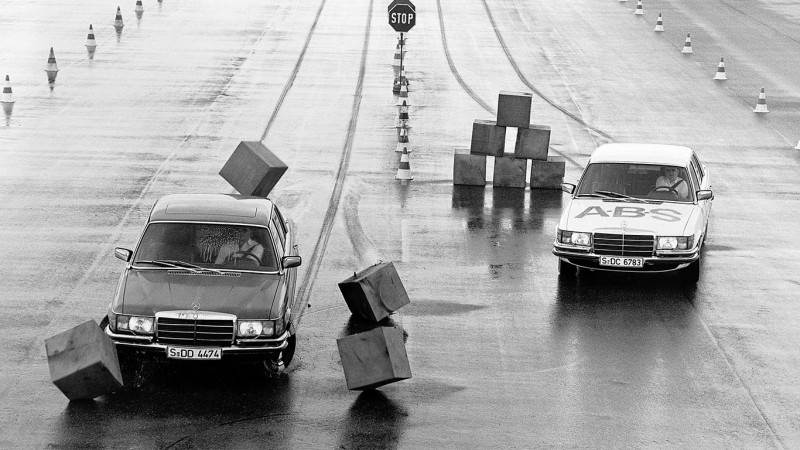 Kötelező életmentő – 40 éves az ABS, ünnepel az úttörő Mercedes